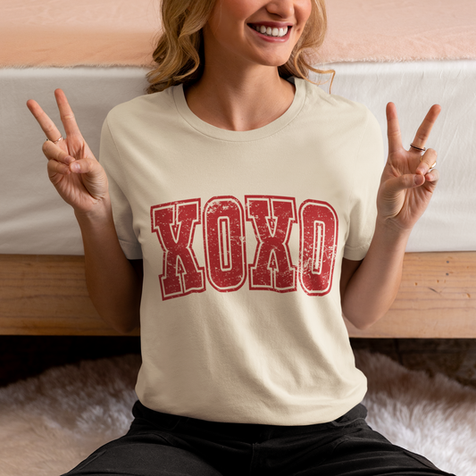 Women’s crop top "XOXO - Hugs & Kisses"